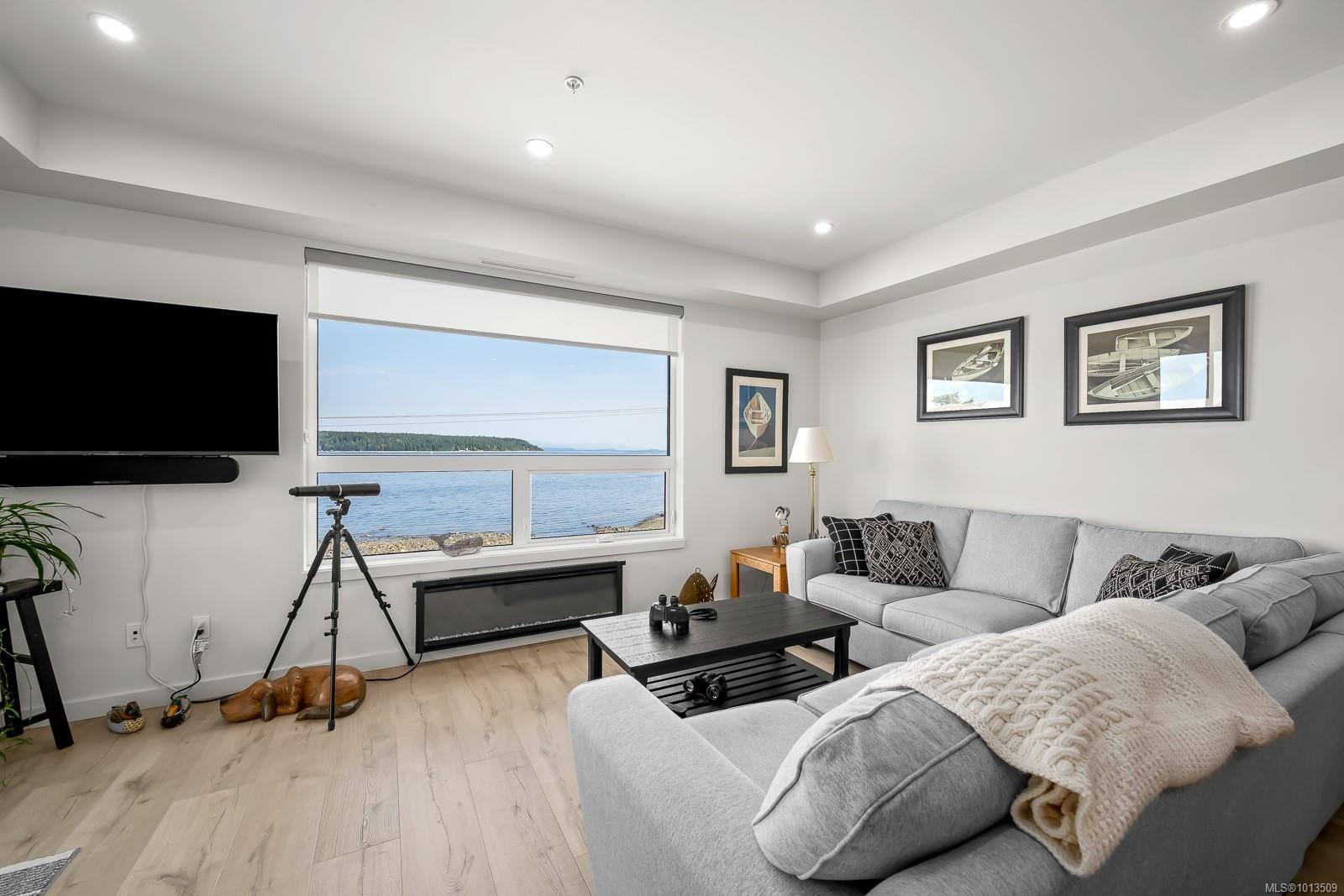 406-536 Island Hwy South, Campbell River, BC - Indoor Photo Showing Living Room