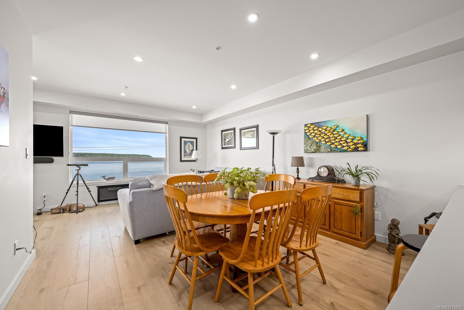 406-536 Island Hwy South, Campbell River, BC - Indoor Photo Showing Dining Room