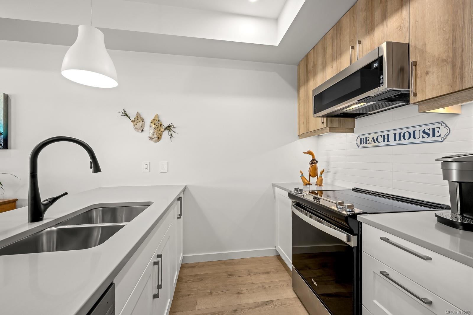 406-536 Island Hwy South, Campbell River, BC - Indoor Photo Showing Kitchen With Double Sink