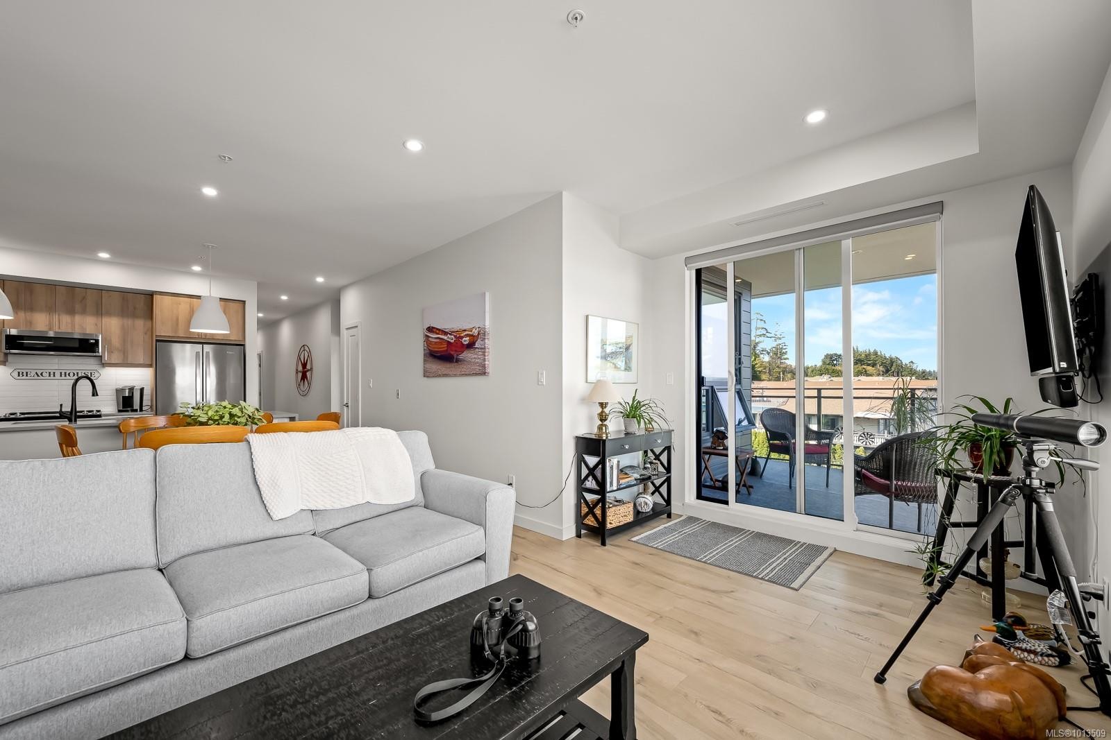 406-536 Island Hwy South, Campbell River, BC - Indoor Photo Showing Living Room