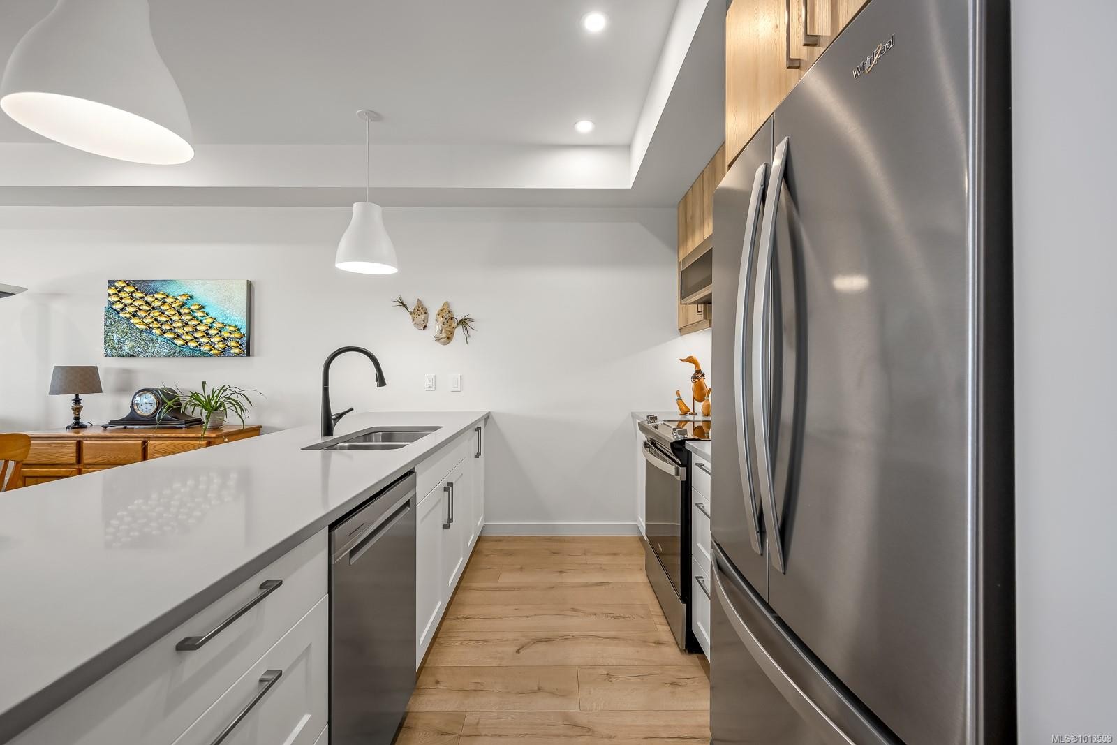406-536 Island Hwy South, Campbell River, BC - Indoor Photo Showing Kitchen With Double Sink With Upgraded Kitchen