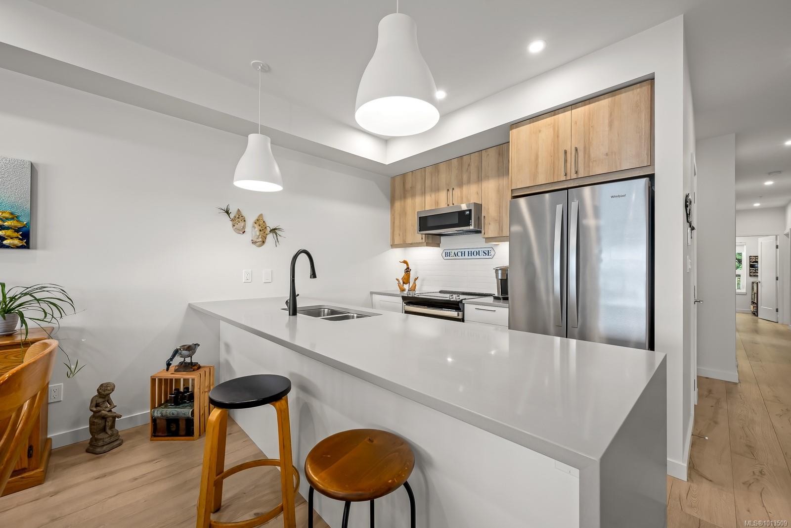 406-536 Island Hwy South, Campbell River, BC - Indoor Photo Showing Kitchen With Double Sink