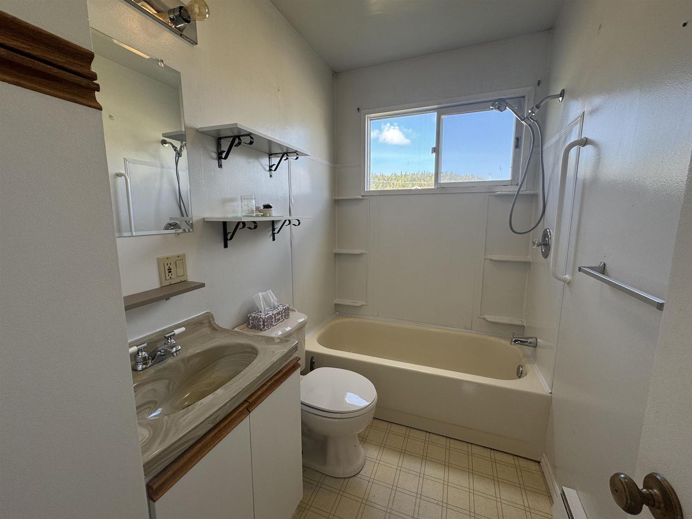 115 Warbler Drive, Manitouwadge, ON - Indoor Photo Showing Bathroom