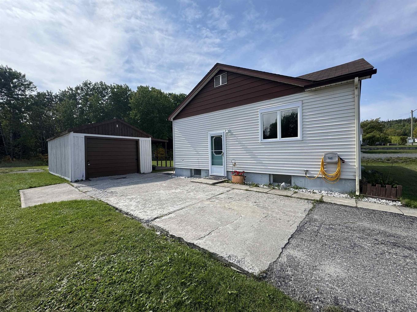 115 Warbler Drive, Manitouwadge, ON - Outdoor With Exterior