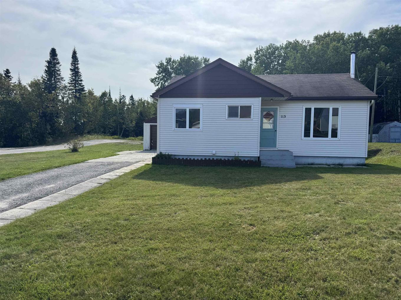 115 Warbler Drive, Manitouwadge, ON - Outdoor