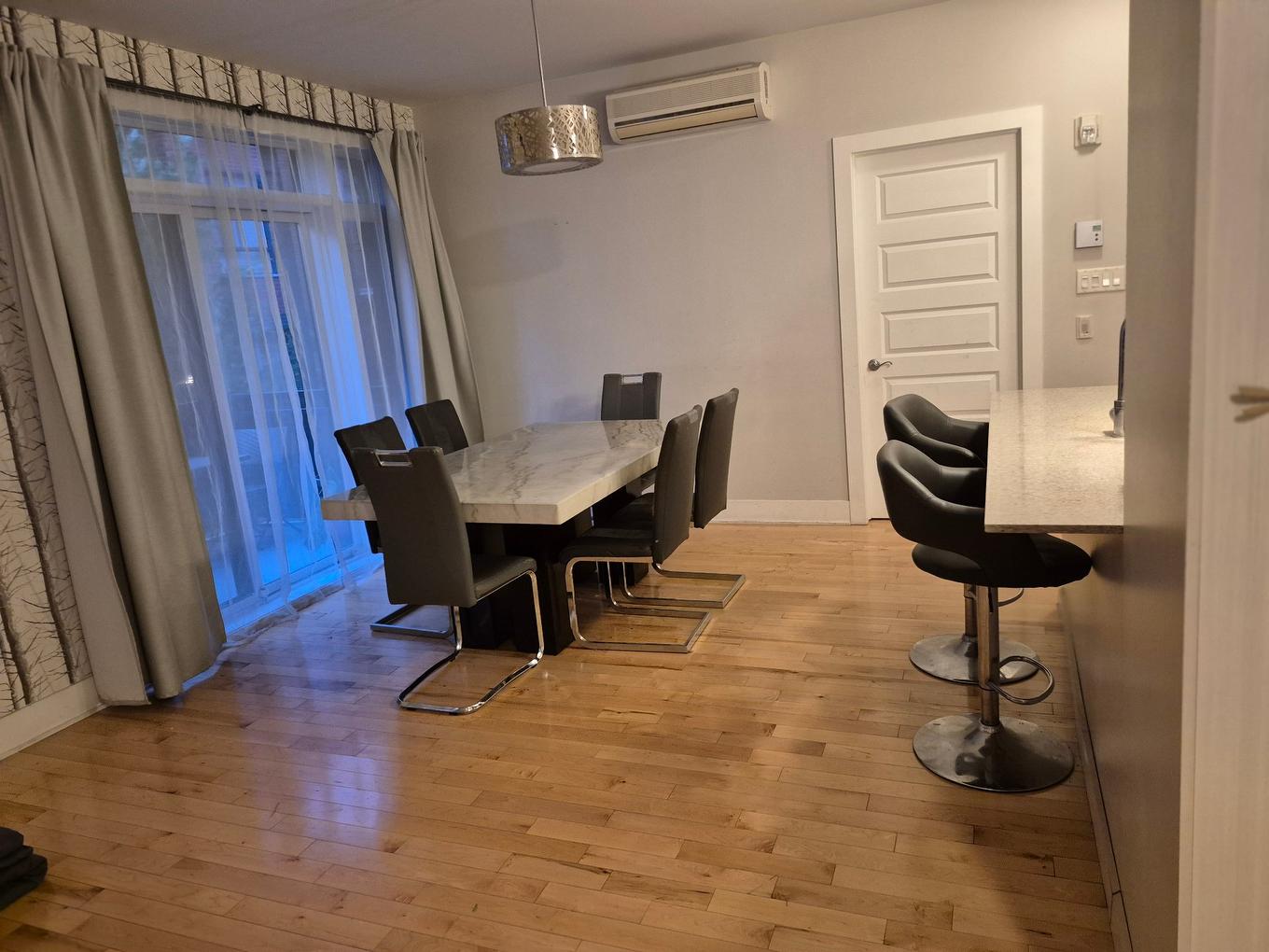 Salle à manger - 101-10294 Boul. St-Laurent, Montréal (Ahuntsic-Cartierville), QC - Indoor Photo Showing Dining Room