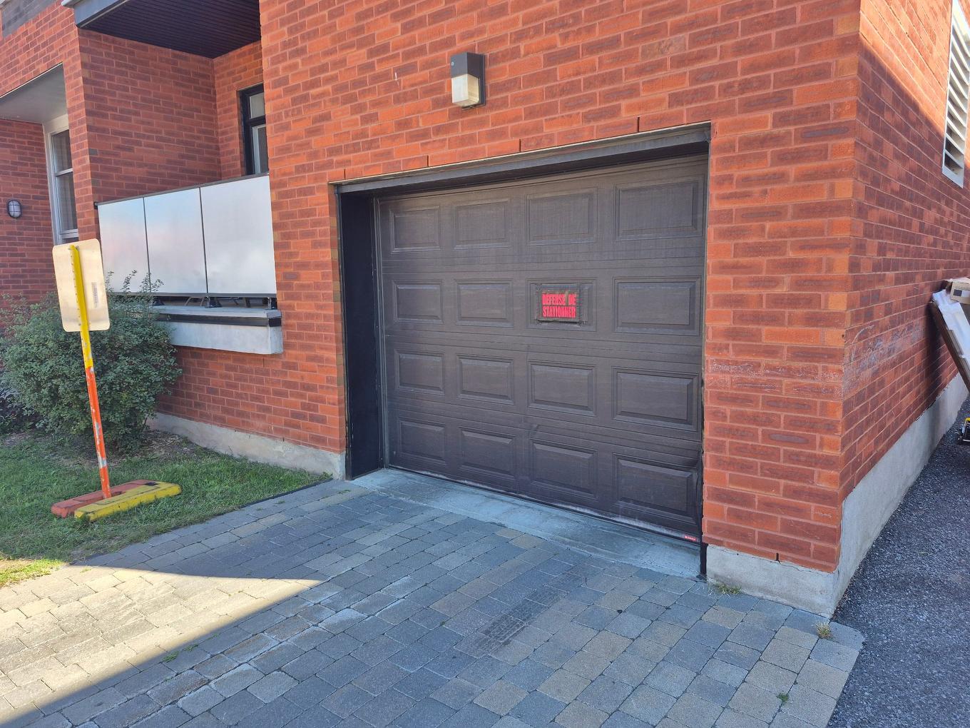 Garage - 101-10294 Boul. St-Laurent, Montréal (Ahuntsic-Cartierville), QC - Outdoor With Exterior