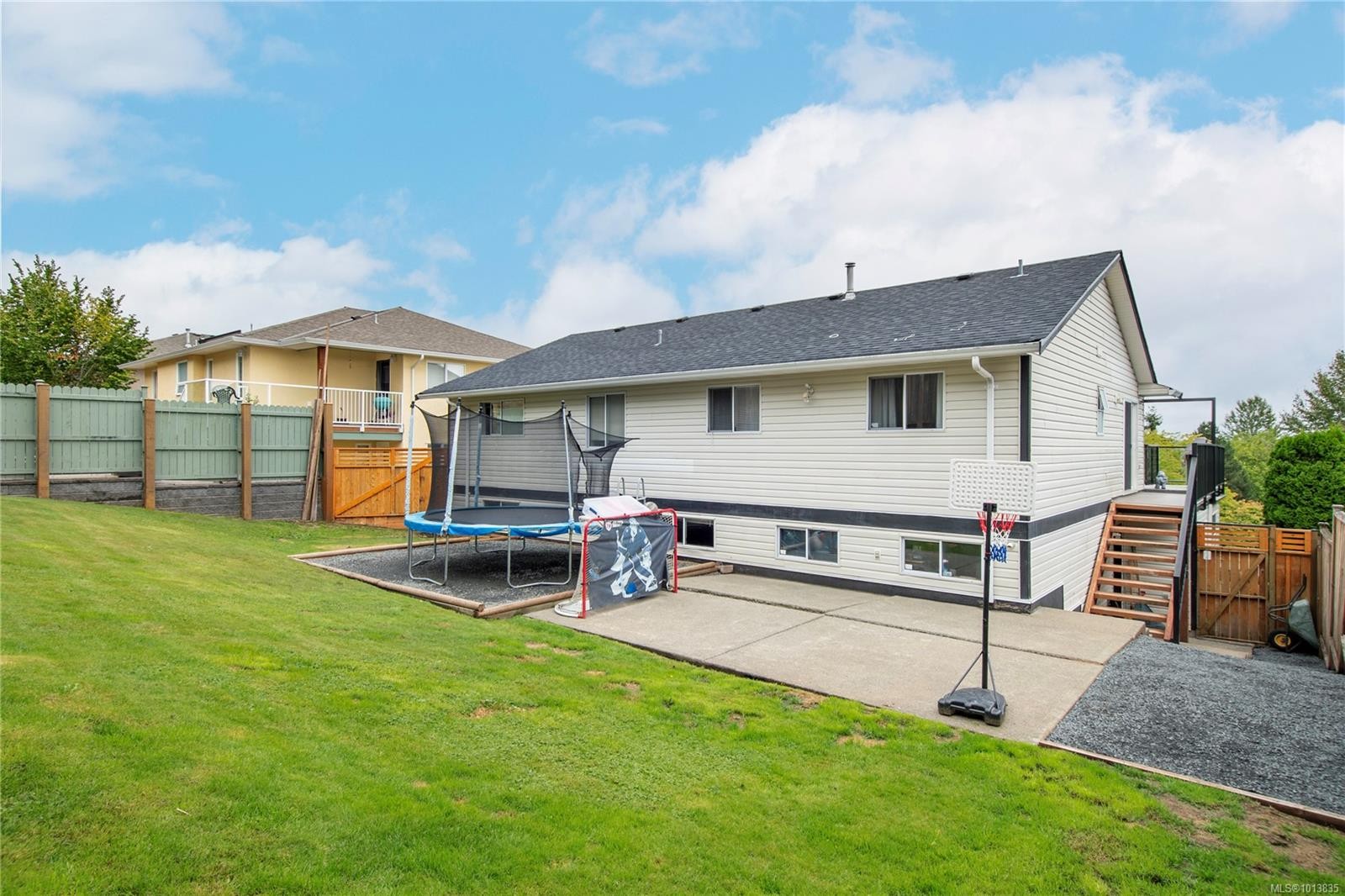 745 Bowen Dr, Campbell River, BC