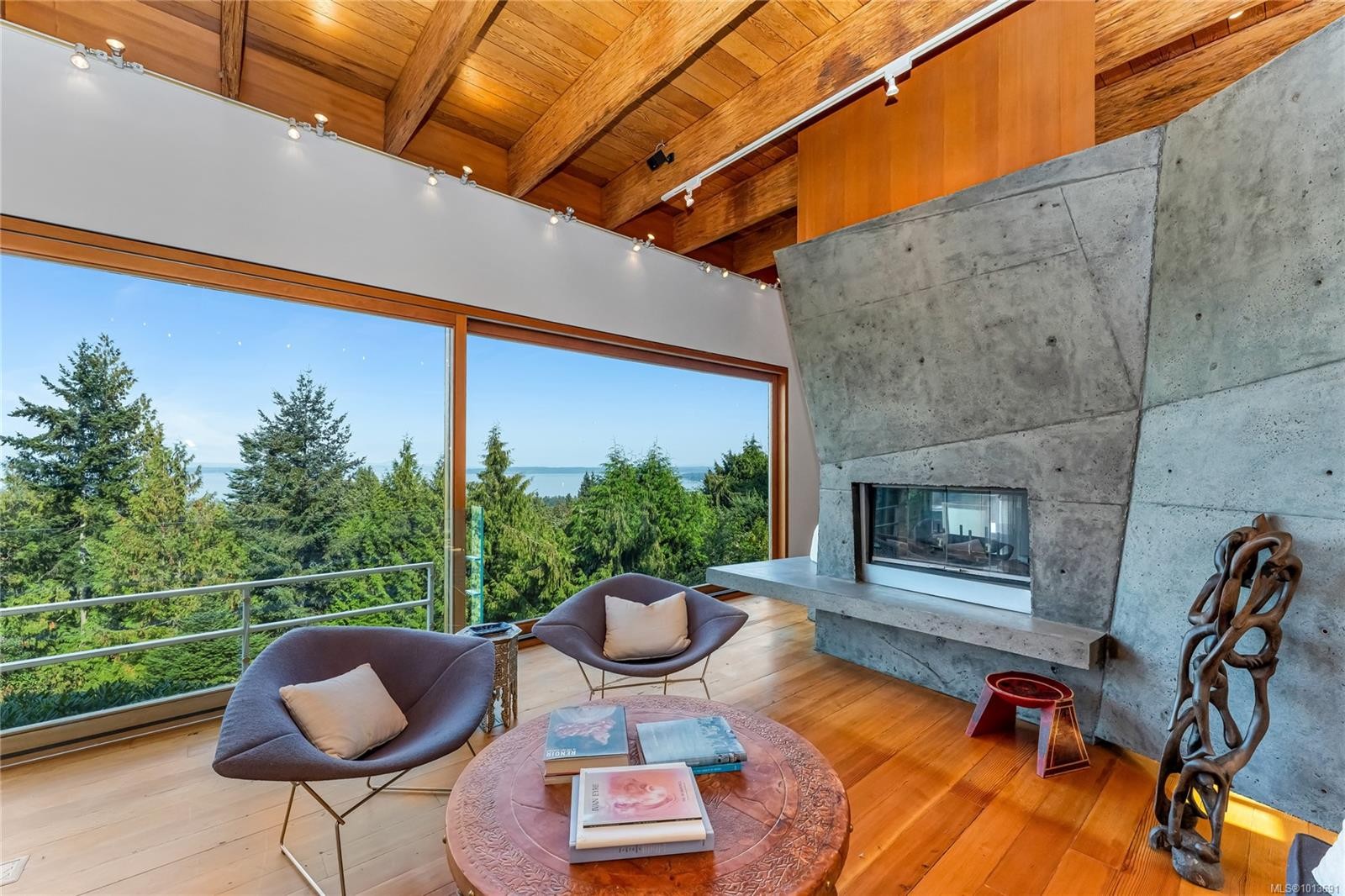 8909 Park Pacific Terr, North Saanich, BC