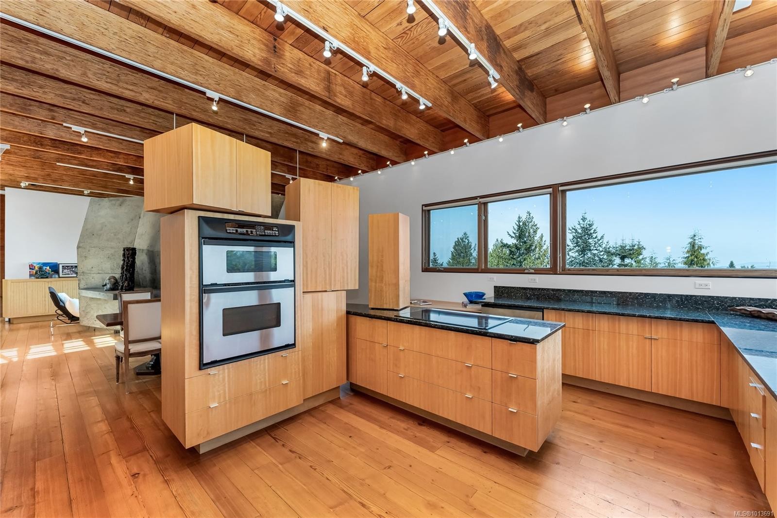 8909 Park Pacific Terr, North Saanich, BC