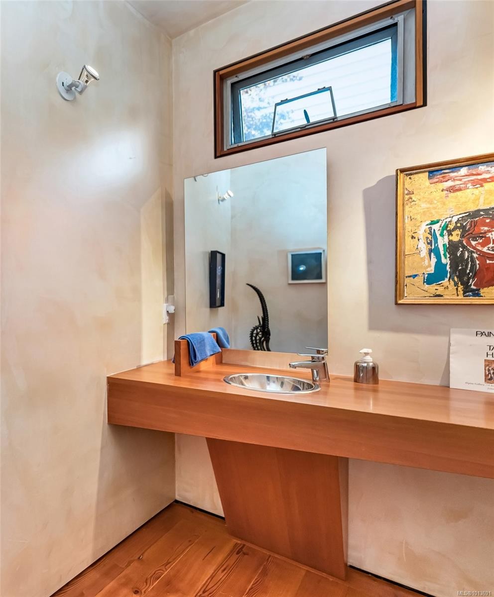 8909 Park Pacific Terr, North Saanich, BC