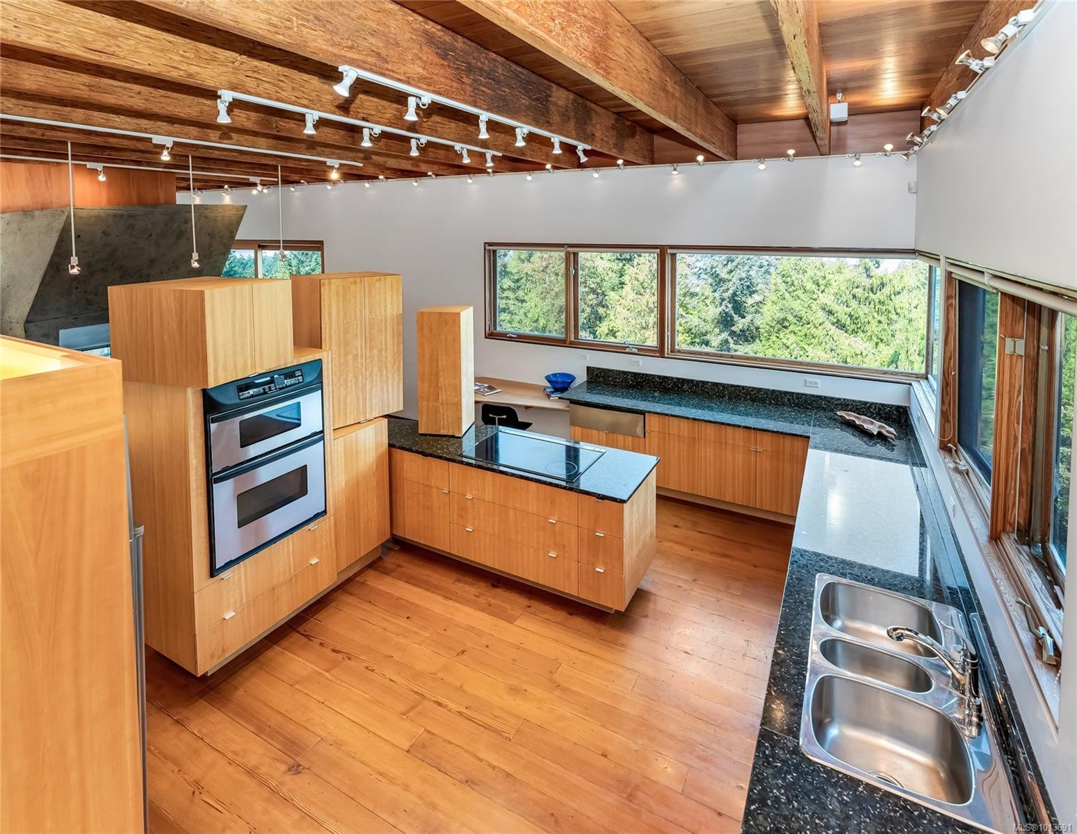 8909 Park Pacific Terr, North Saanich, BC