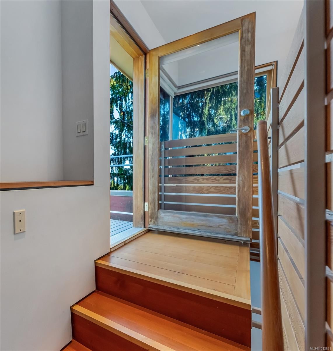 8909 Park Pacific Terr, North Saanich, BC