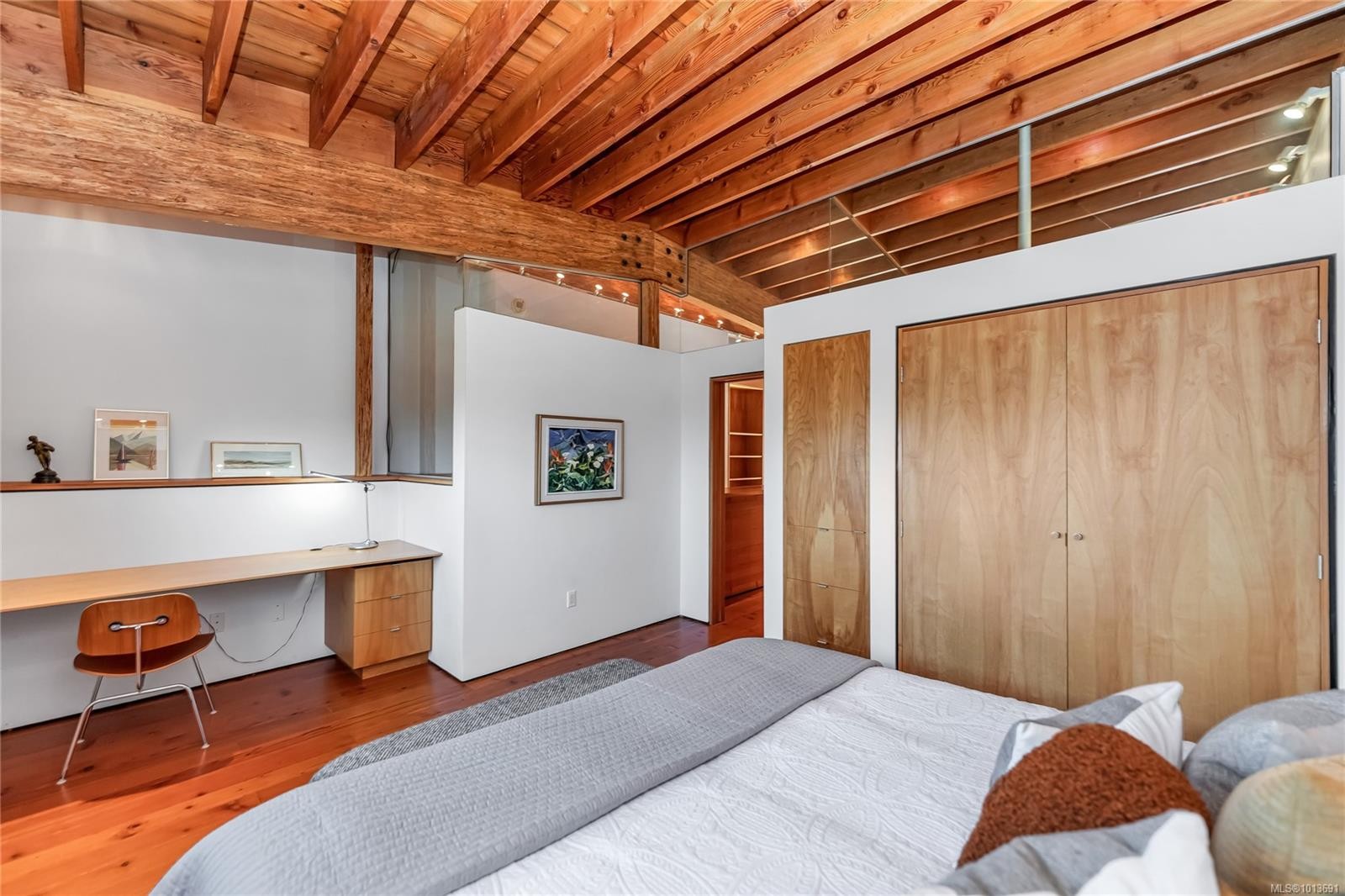 8909 Park Pacific Terr, North Saanich, BC