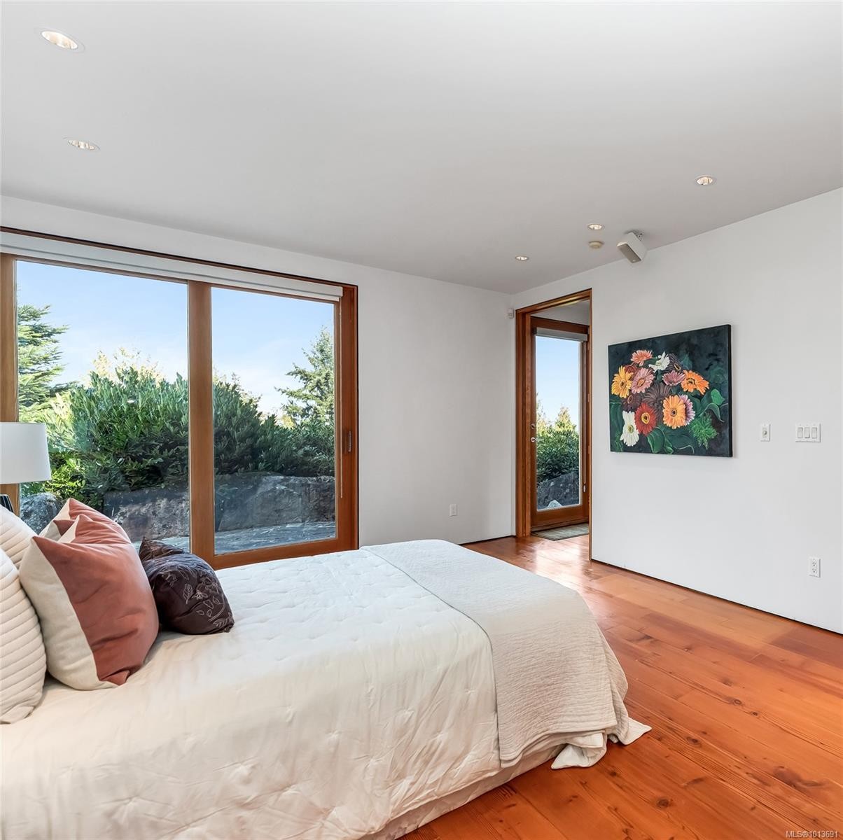 8909 Park Pacific Terr, North Saanich, BC