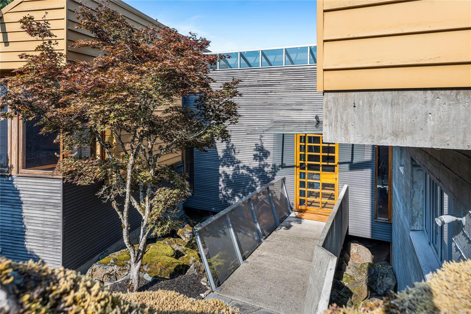 8909 Park Pacific Terr, North Saanich, BC