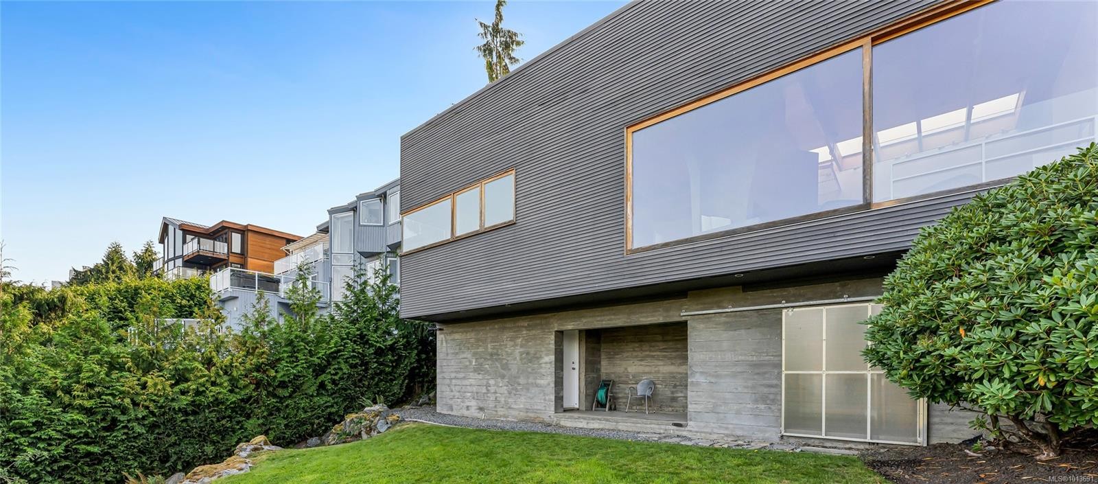 8909 Park Pacific Terr, North Saanich, BC