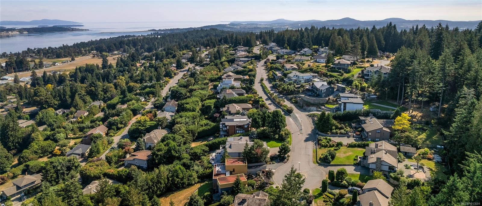 8909 Park Pacific Terr, North Saanich, BC