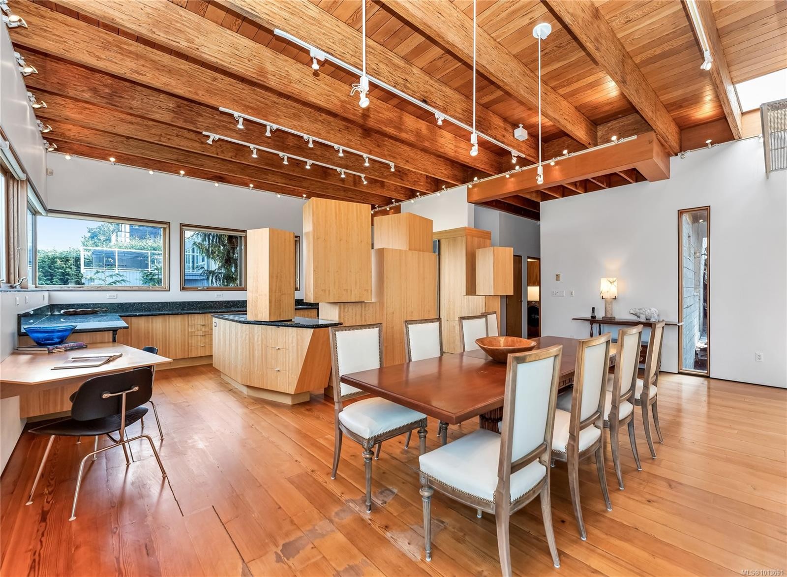 8909 Park Pacific Terr, North Saanich, BC