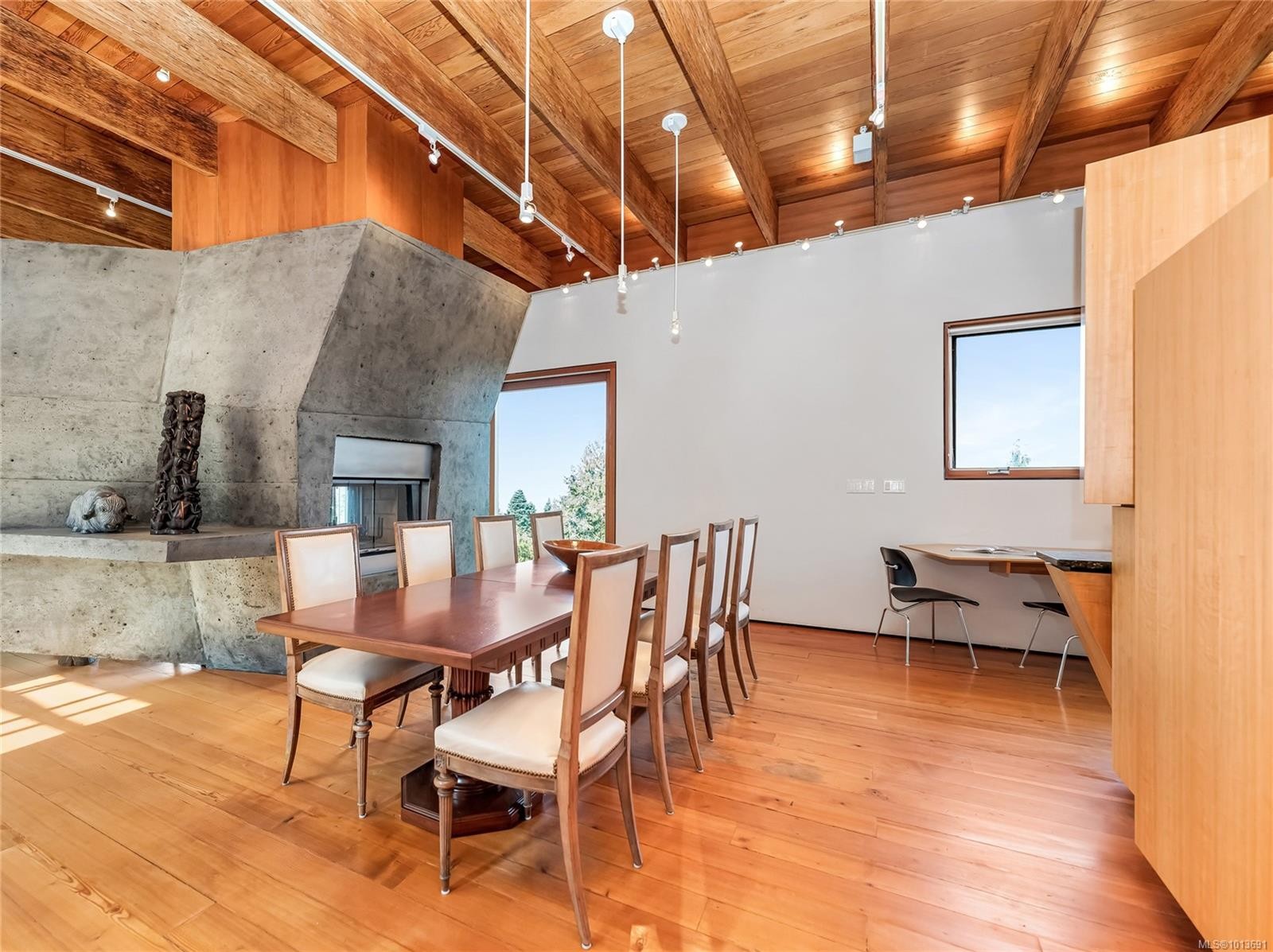 8909 Park Pacific Terr, North Saanich, BC