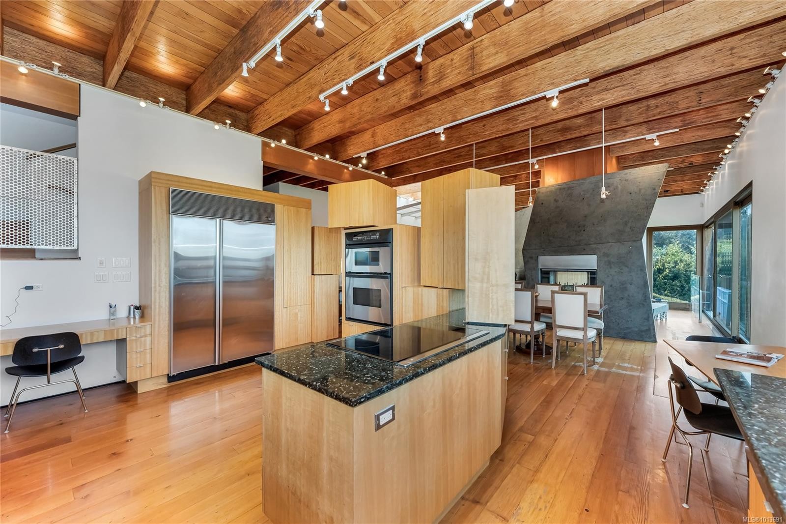 8909 Park Pacific Terr, North Saanich, BC