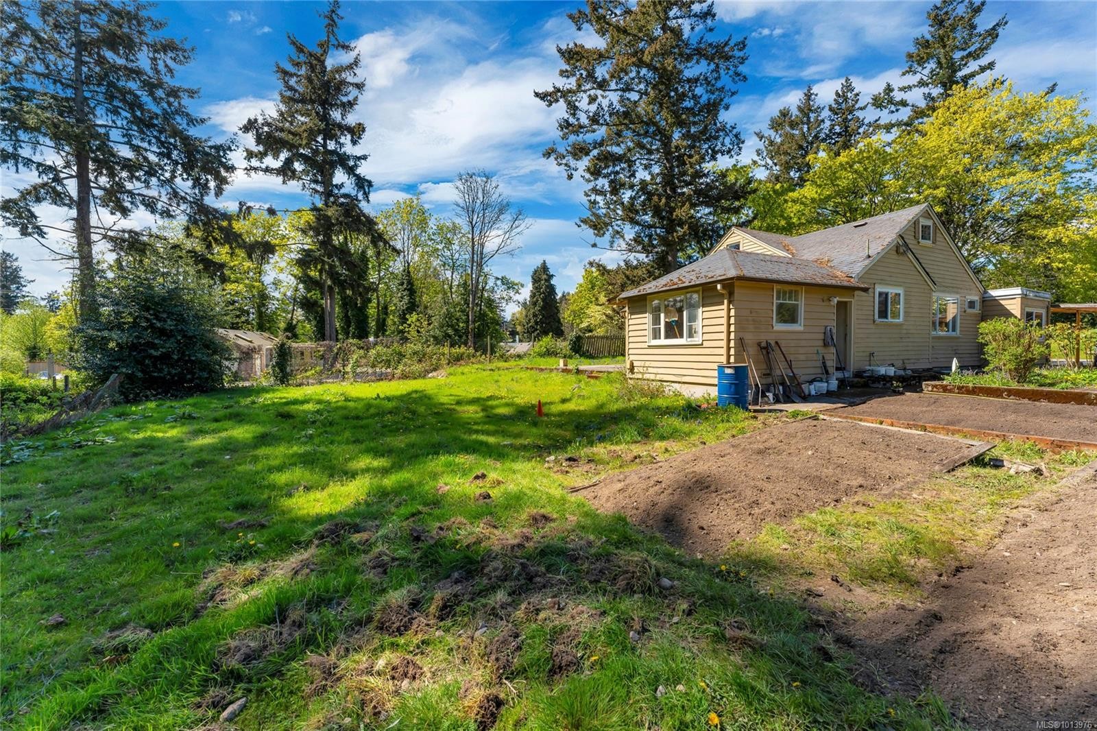 753 Sayward Rd, Saanich, BC