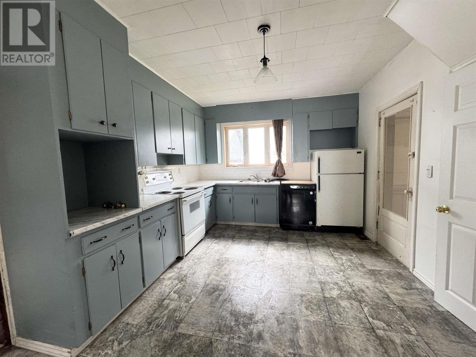 20 Aberdeen St N, Chapleau, ON - Indoor Photo Showing Kitchen