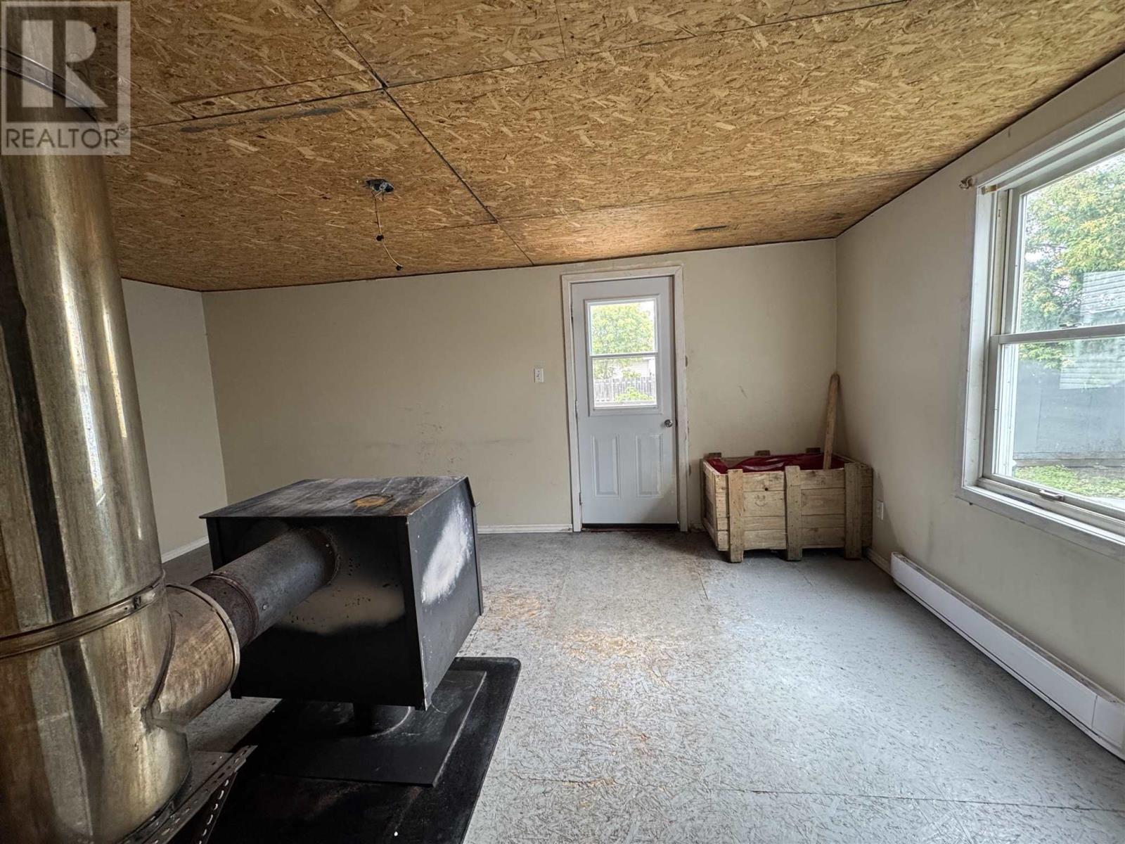 20 Aberdeen St N, Chapleau, ON - Indoor