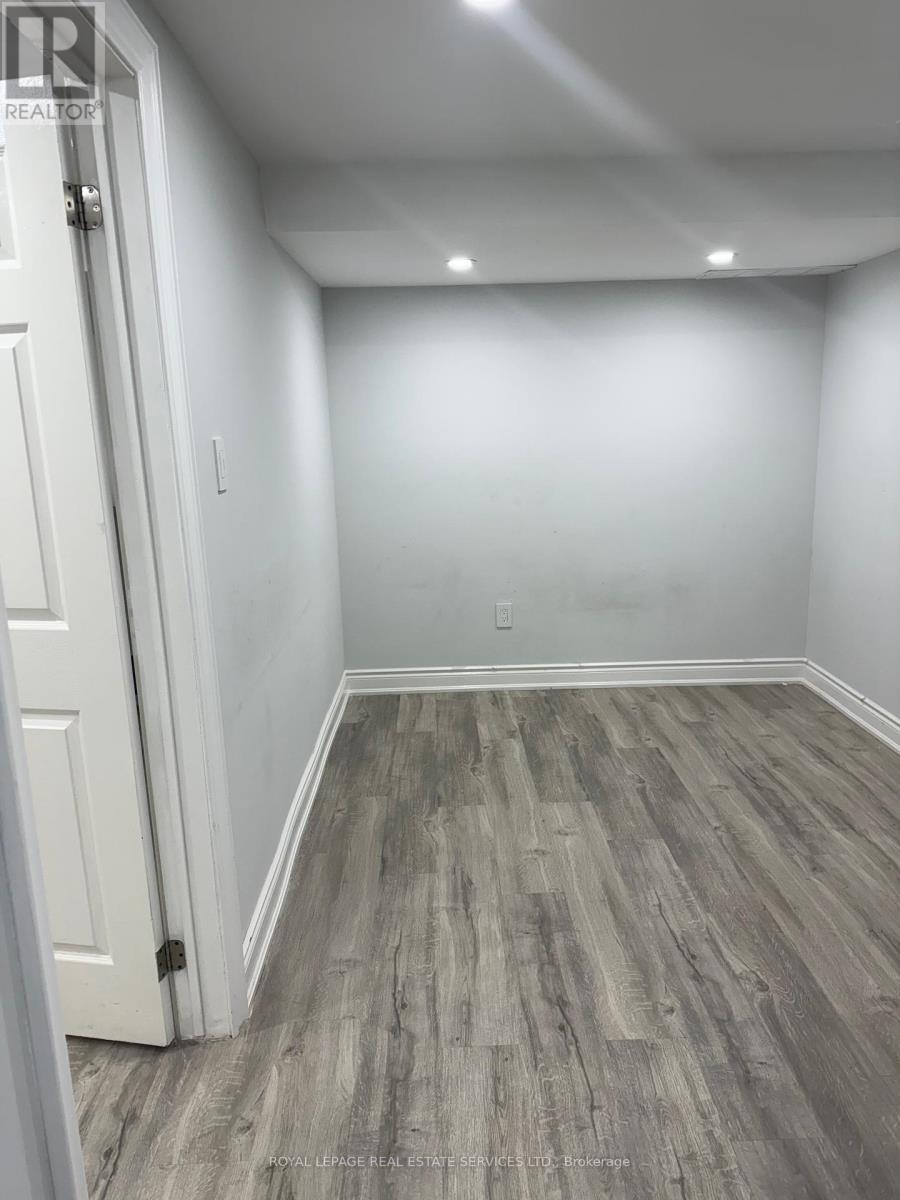 Bsmt - 858 Khan Crescent, Mississauga, ON - Indoor Photo Showing Other Room