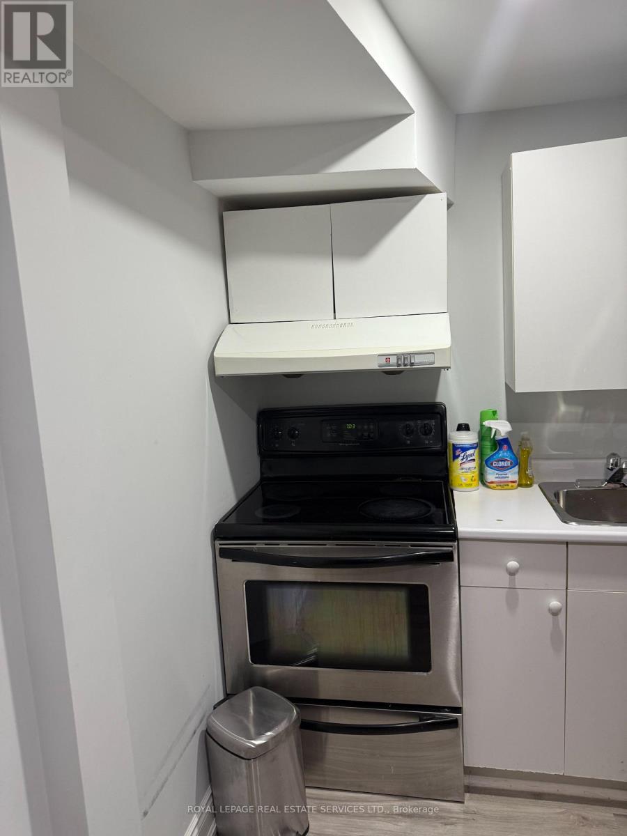 Bsmt - 858 Khan Crescent, Mississauga, ON - Indoor Photo Showing Other Room