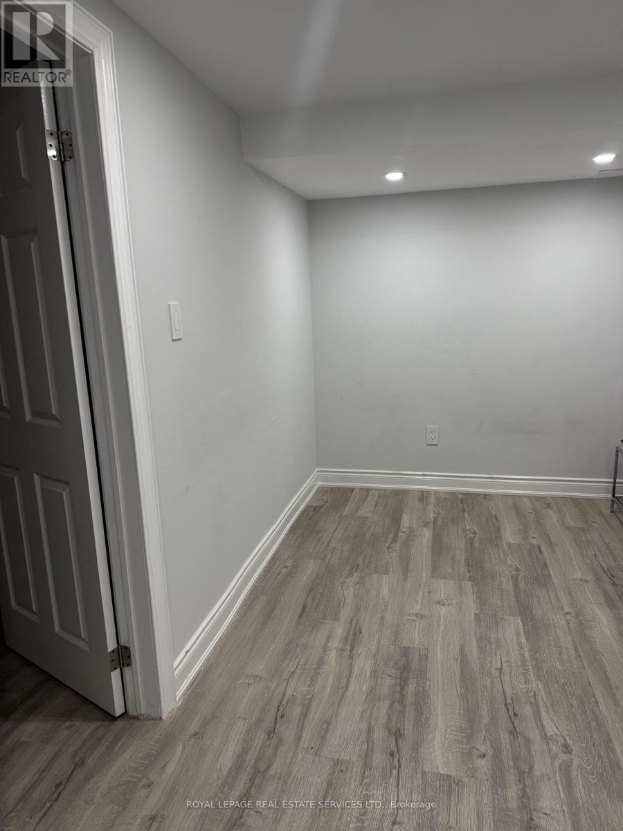 Bsmt - 858 Khan Crescent, Mississauga, ON - Indoor Photo Showing Other Room