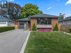 4 THORPE ROAD Toronto, ON M9R 2C2