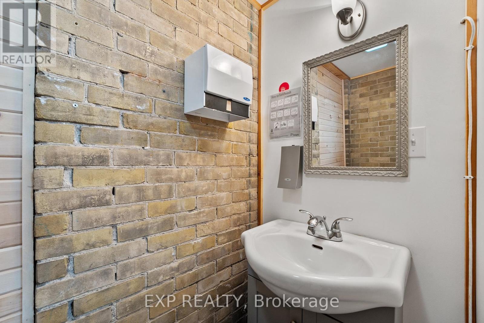 104 William Street N, Kawartha Lakes, ON