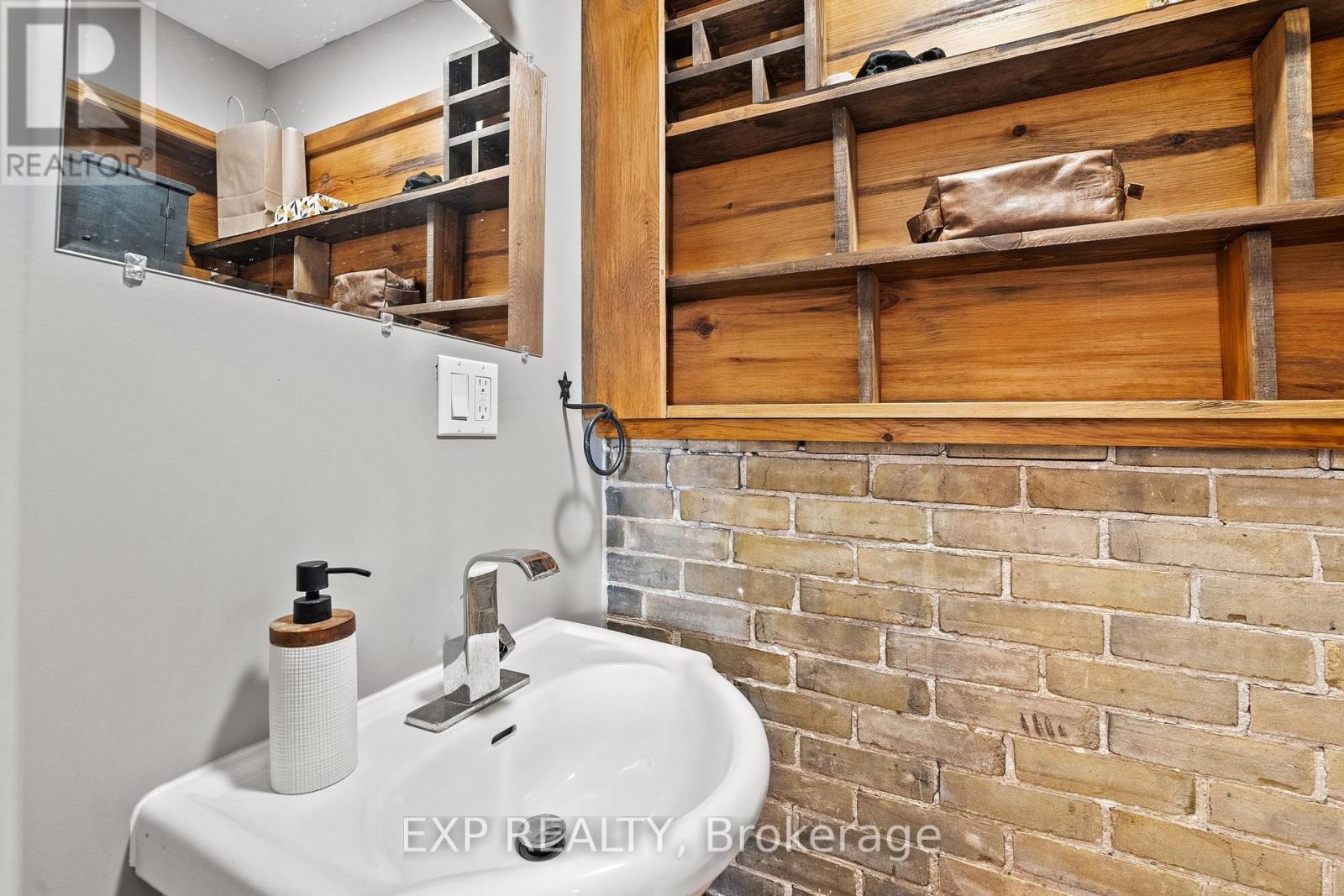 104 William Street N, Kawartha Lakes, ON