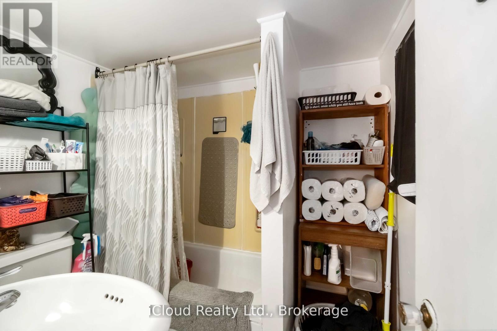 141 Main Street, Leeds And The Thousand Islands, ON - Indoor Photo Showing Bathroom