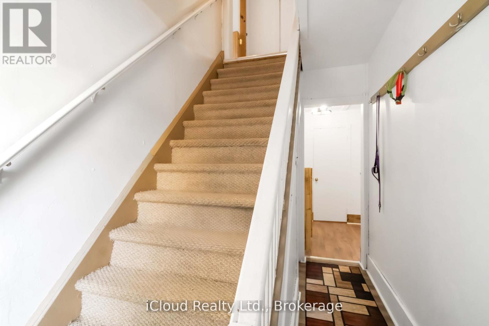 141 Main Street, Leeds And The Thousand Islands, ON - Indoor Photo Showing Other Room