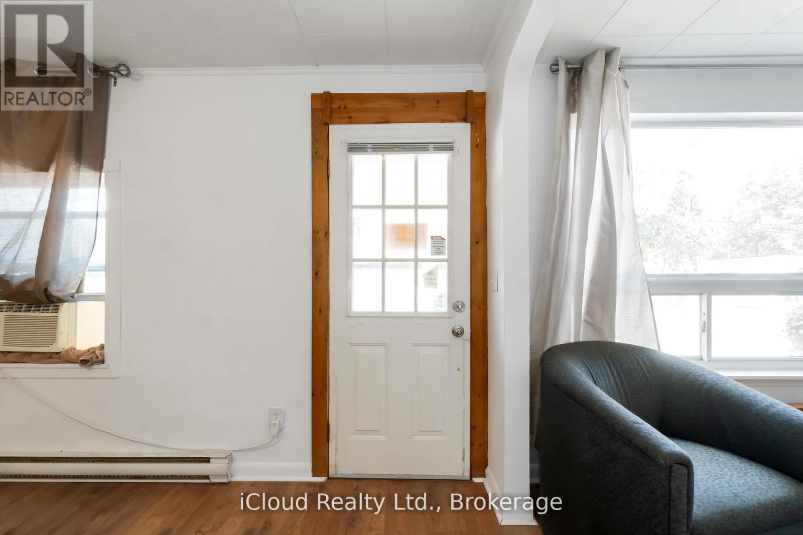 141 Main Street, Leeds And The Thousand Islands, ON - Indoor Photo Showing Other Room