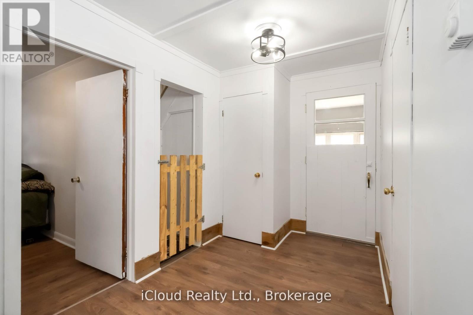 141 Main Street, Leeds And The Thousand Islands, ON - Indoor Photo Showing Other Room