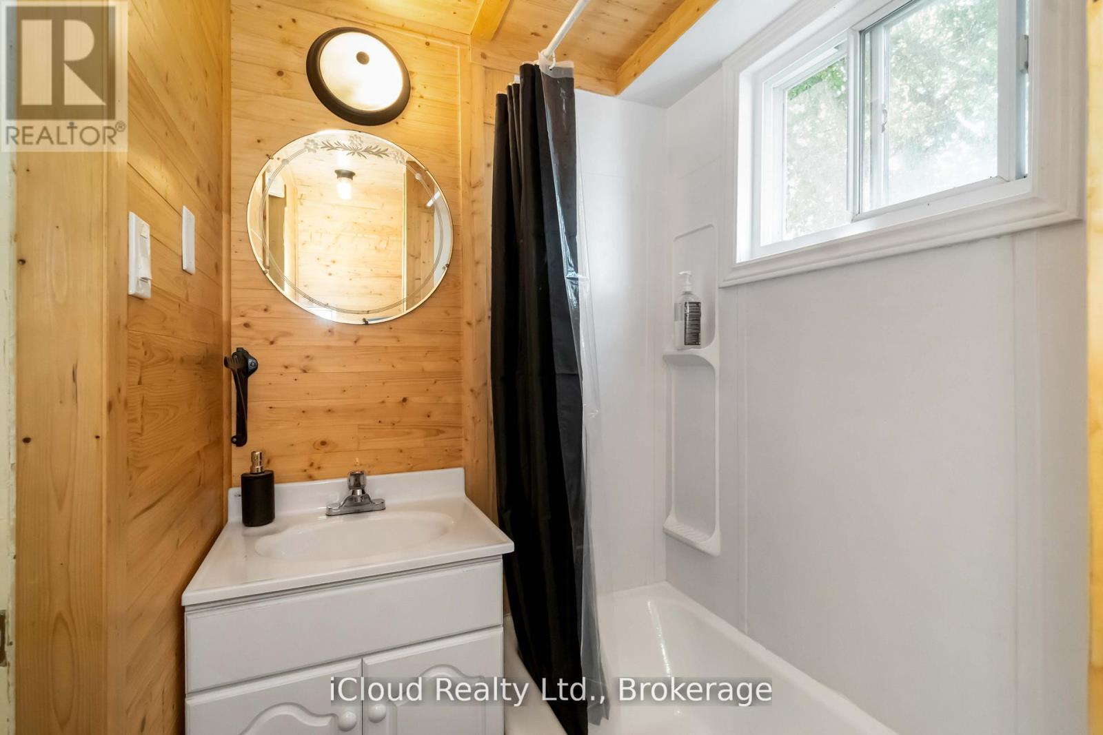 141 Main Street, Leeds And The Thousand Islands, ON - Indoor Photo Showing Laundry Room