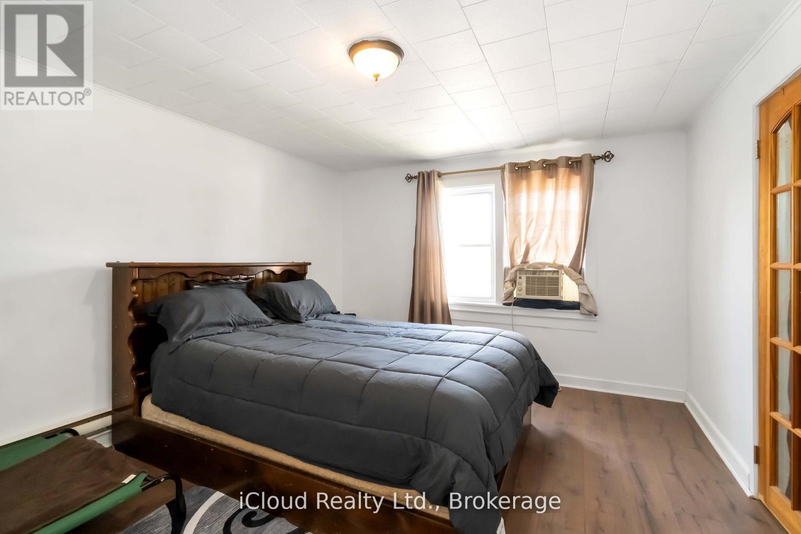 141 Main Street, Leeds And The Thousand Islands, ON - Indoor Photo Showing Bedroom