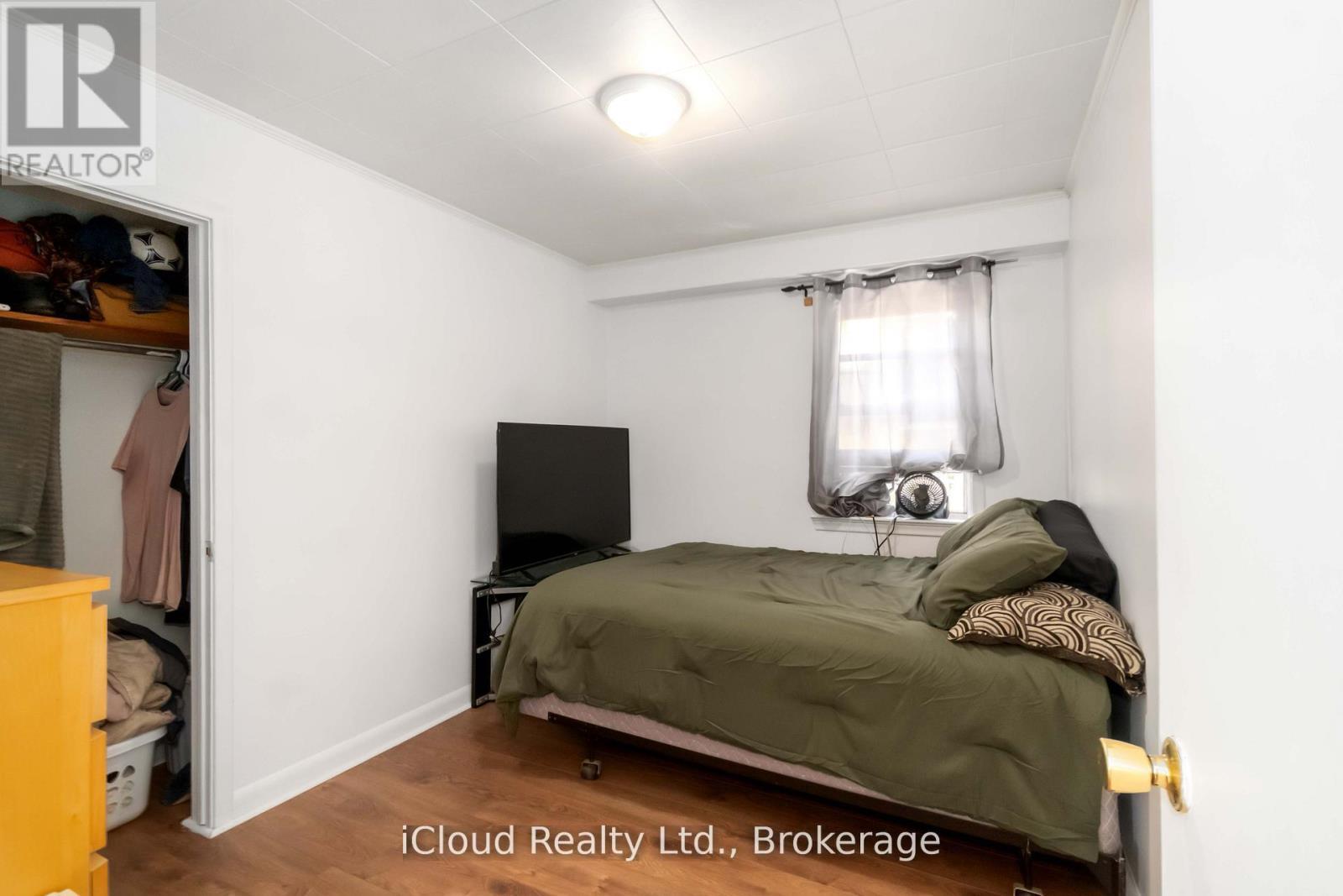 141 Main Street, Leeds And The Thousand Islands, ON - Indoor Photo Showing Bedroom