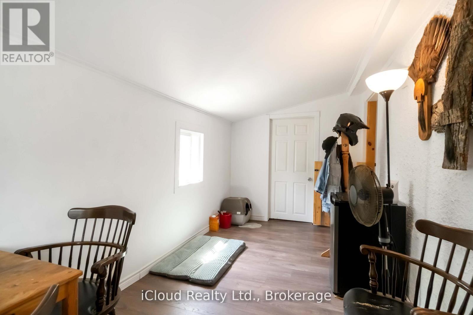 141 Main Street, Leeds And The Thousand Islands, ON - Indoor Photo Showing Other Room