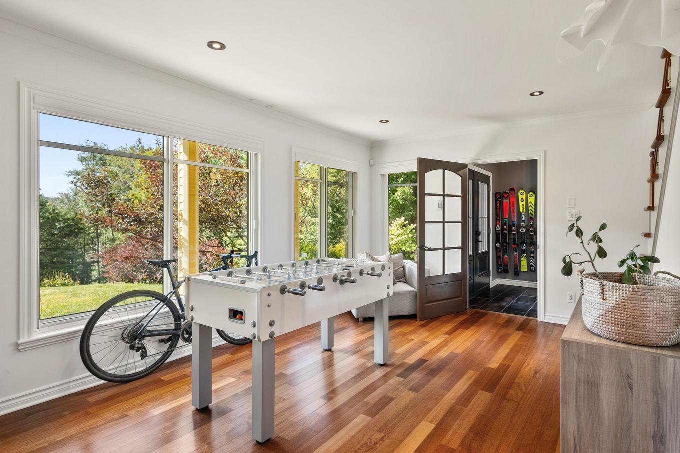 Salle familiale - 201 Ch. De La Sablière, Sutton, QC - Indoor