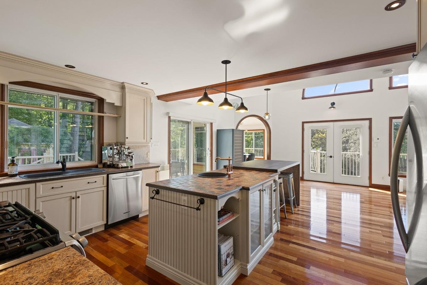 Cuisine - 201 Ch. De La Sablière, Sutton, QC - Indoor Photo Showing Kitchen With Double Sink With Upgraded Kitchen