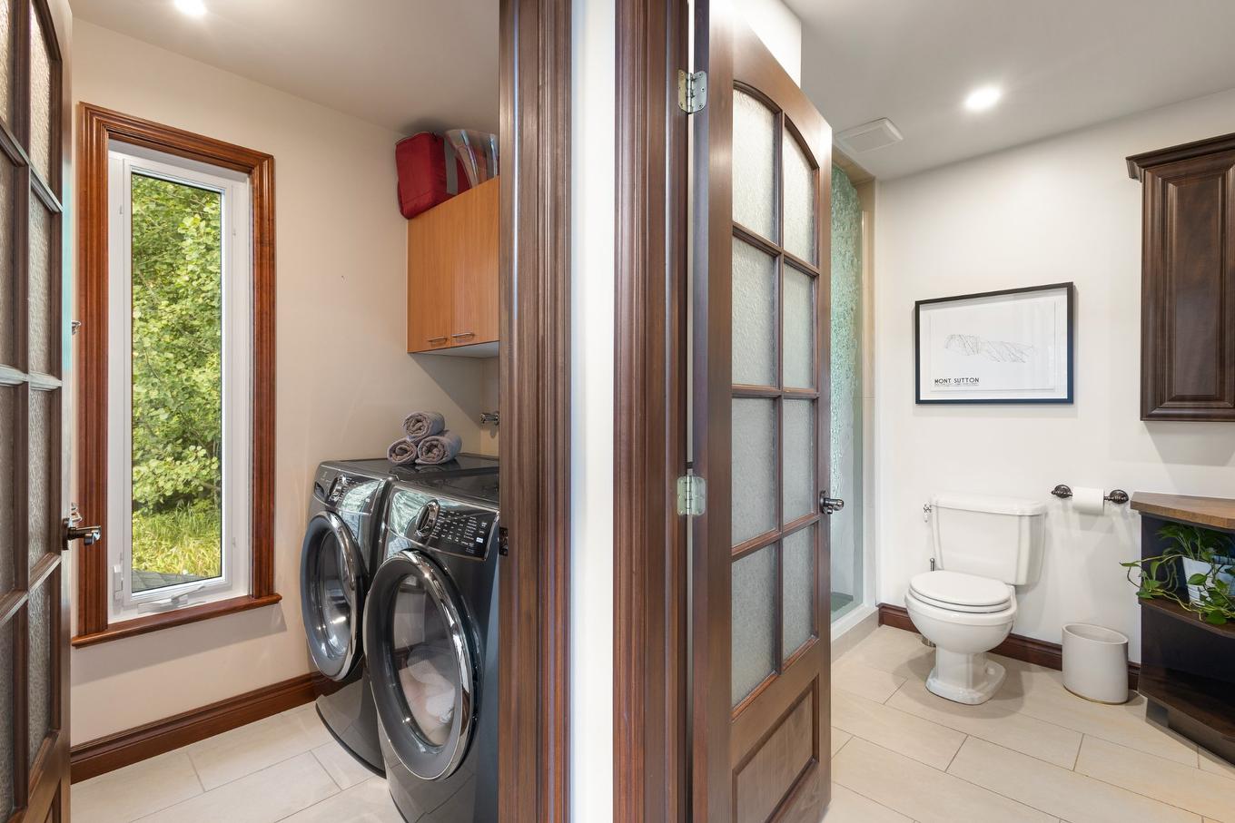 Salle de lavage - 201 Ch. De La Sablière, Sutton, QC - Indoor Photo Showing Laundry Room