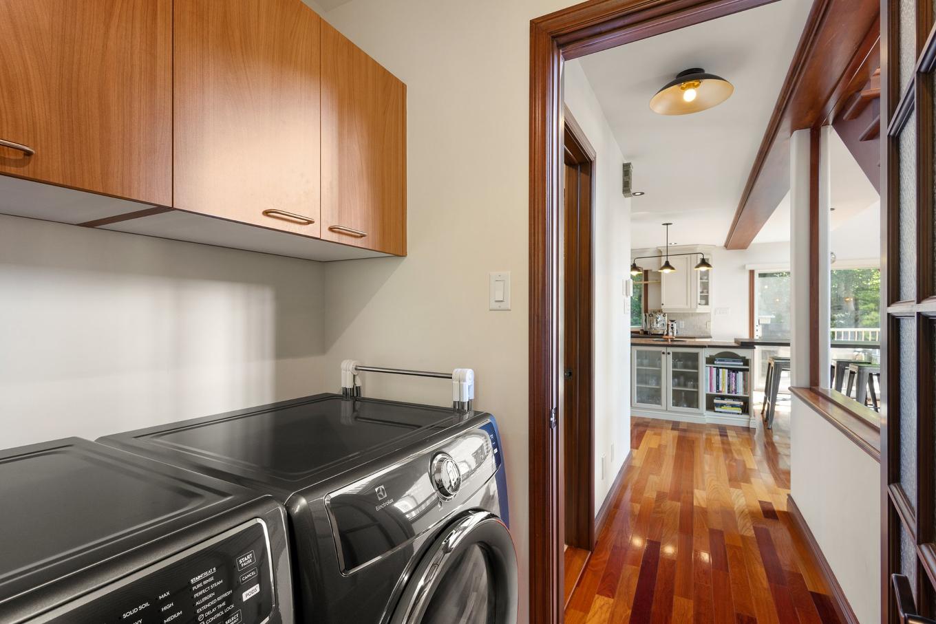 Salle de lavage - 201 Ch. De La Sablière, Sutton, QC - Indoor Photo Showing Laundry Room