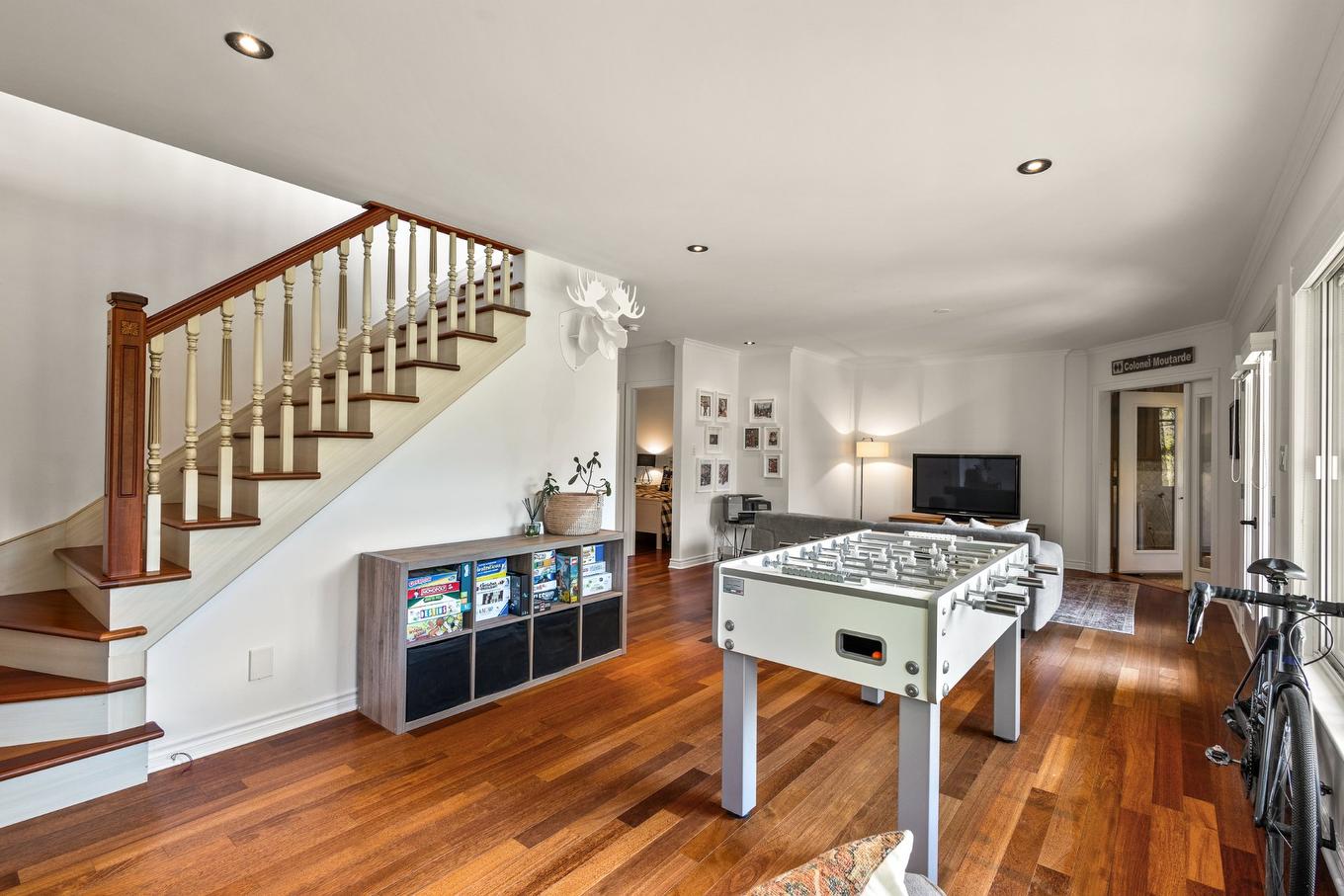 Salle familiale - 201 Ch. De La Sablière, Sutton, QC - Indoor Photo Showing Other Room