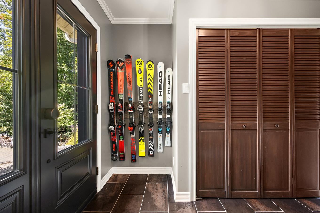 Hall d'entrée/Vestibule - 201 Ch. De La Sablière, Sutton, QC - Indoor Photo Showing Other Room