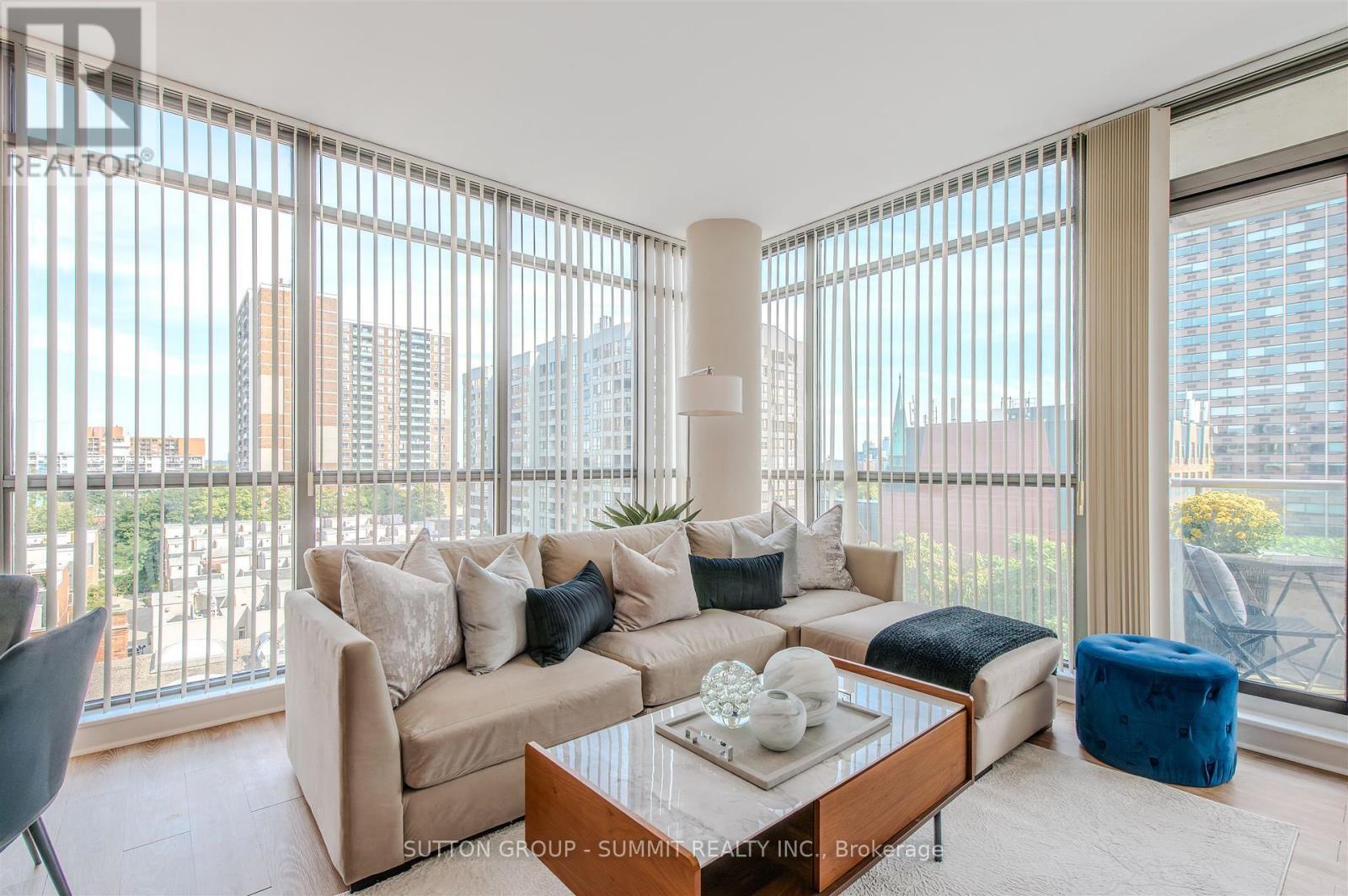 801 - 281 Mutual Street, Toronto, ON - Indoor Photo Showing Living Room
