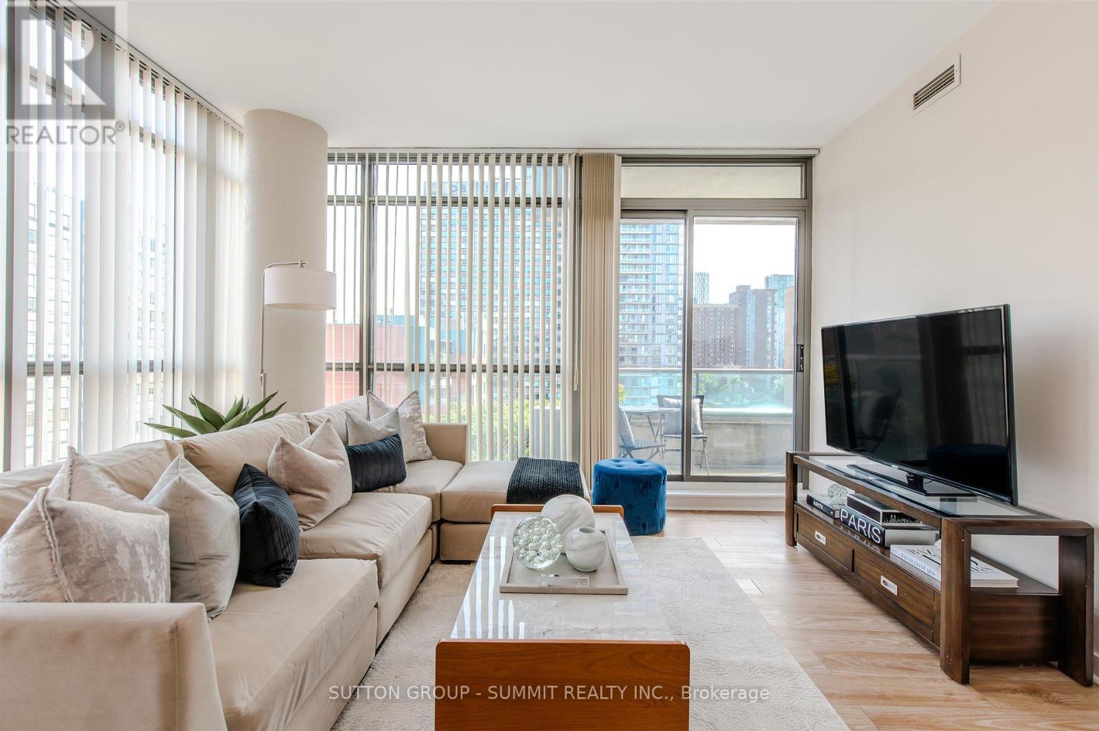 801 - 281 Mutual Street, Toronto, ON - Indoor Photo Showing Living Room